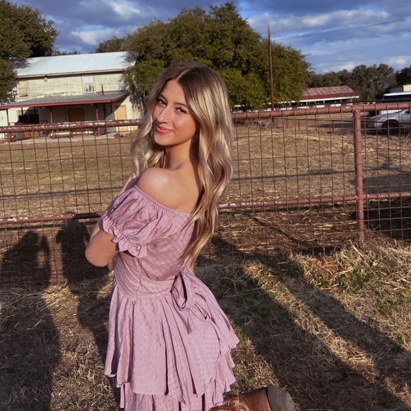 Meet your Posher, Emily - Picture 3 of 3